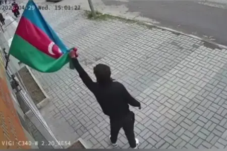 Dövlət Bayrağına hörmətsizlik edən şəxs saxlanıldı – FOTO