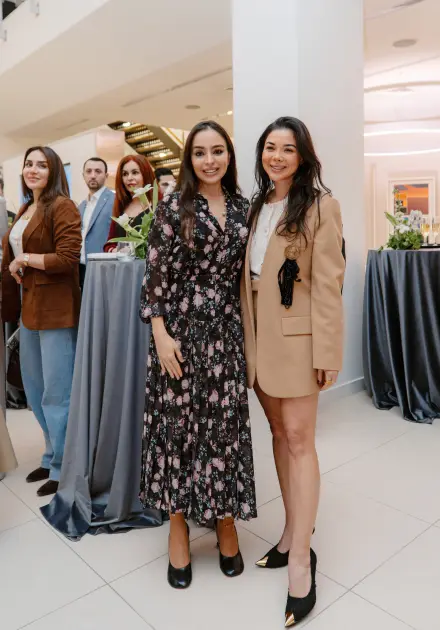 Prezidentin qızları və gəlini sərgiyə qatıldılar - FOTOLAR 