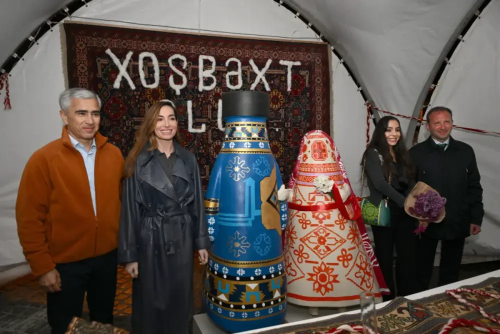 Leyla Əliyeva və Arzu Əliyeva Beynəlxalq Xalça Festivalını ziyarət etdilər