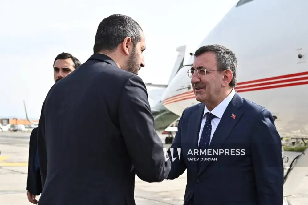 Türkiyənin vitse-prezidenti İrəvanda - Foto 