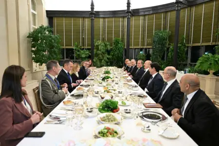 İtaliya Nazirlər Şurasının sədrinin şərəfinə işçi şam yeməyi verildi