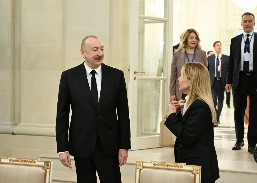 İtaliya Nazirlər Şurasının sədrinin şərəfinə işçi şam yeməyi verildi
