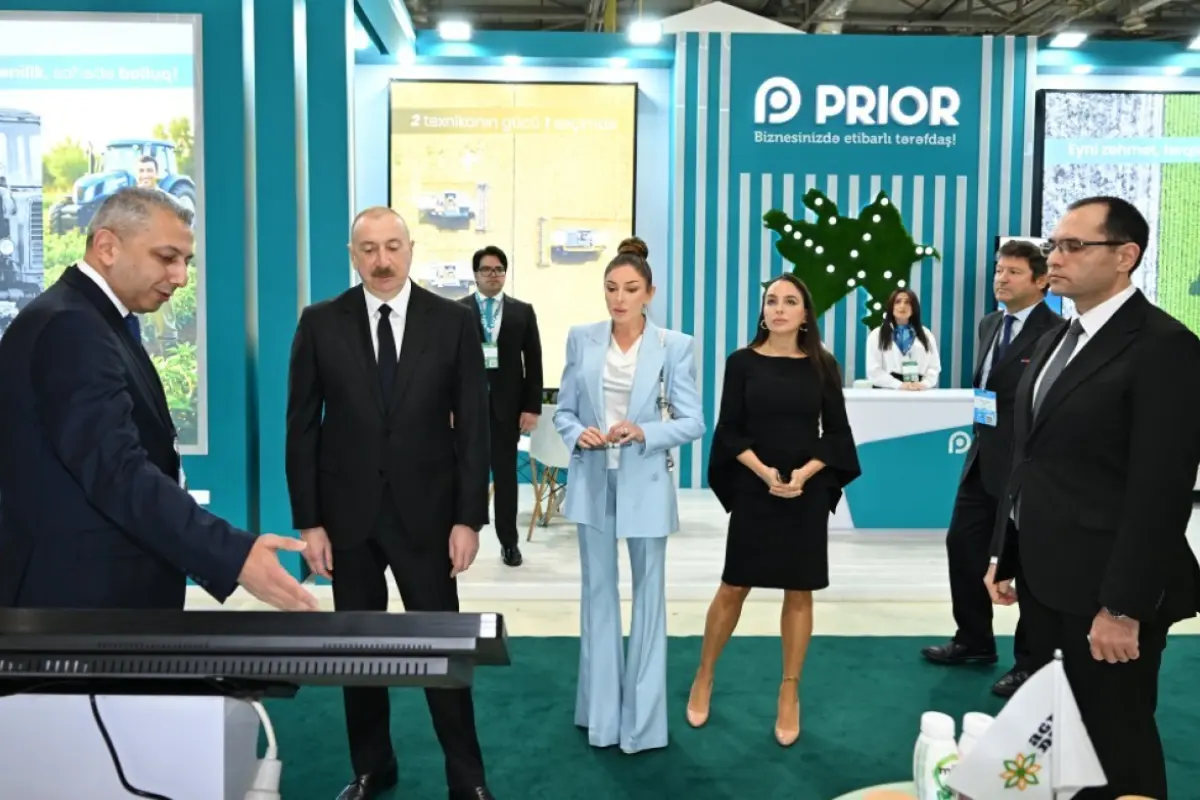 Prezident ailəsi ilə birgə sərgidə – FOTOLAR