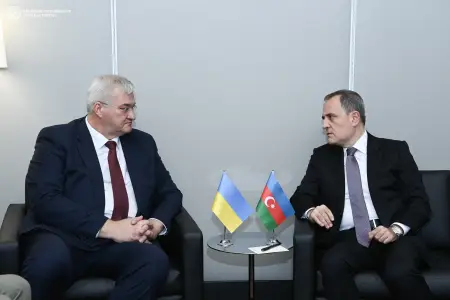 Bayramov ukraynalı həmkarı ilə danışdı