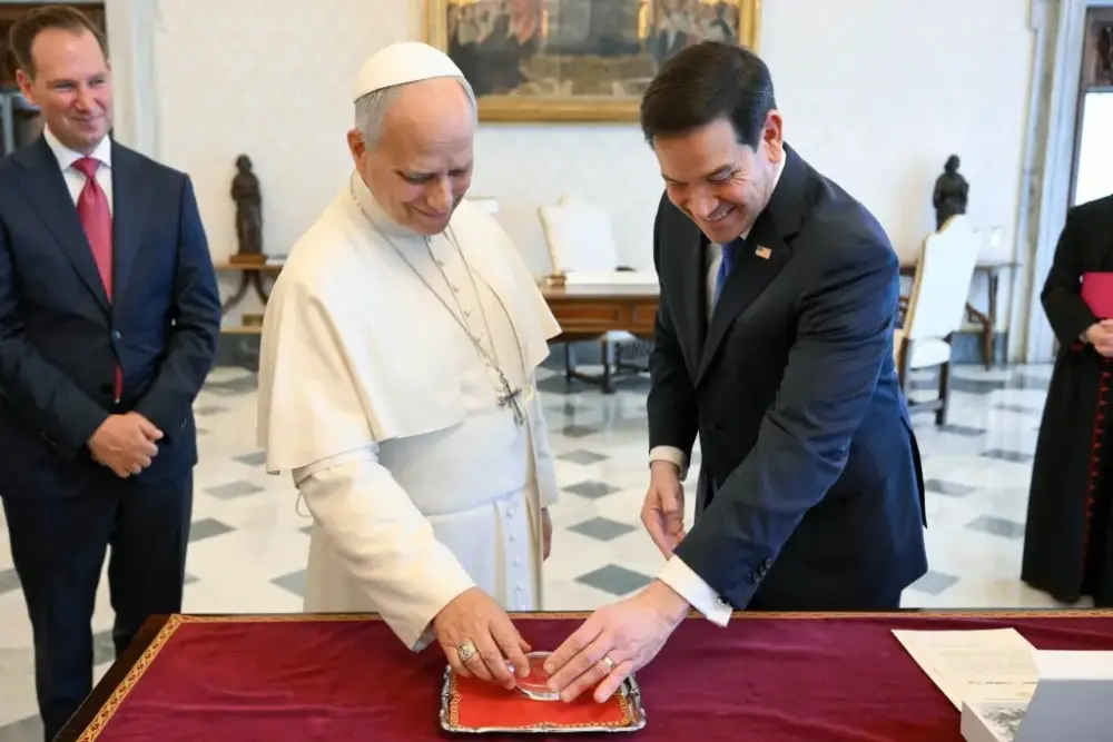 Tramp Roma Papası ilə görüşə onu göndərdi