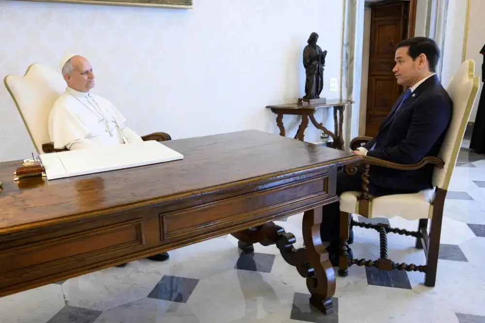 Tramp Roma Papası ilə görüşə onu göndərdi