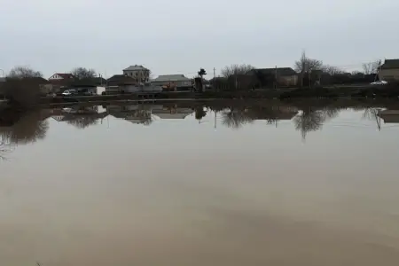 Azərbaycanda su xəttində QƏZA - Ətrafı su basdı