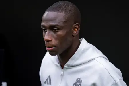 "Real Madrid"in məşhur futbolçusu təqaüdə çıxır