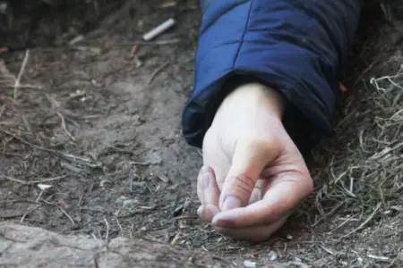 İşlədiyi bağçanın həyətindən meyiti tapıldı