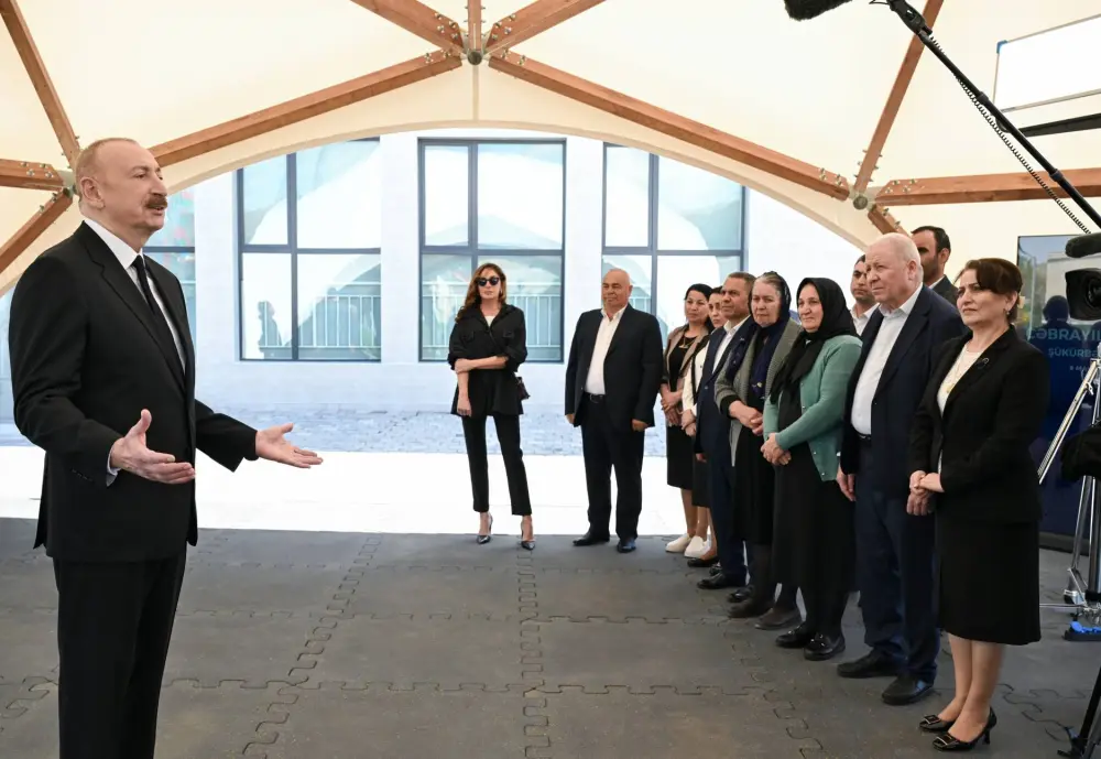Prezident Şükürbəyli kəndinə köçən sakinlərlə görüşdü – FOTOLAR