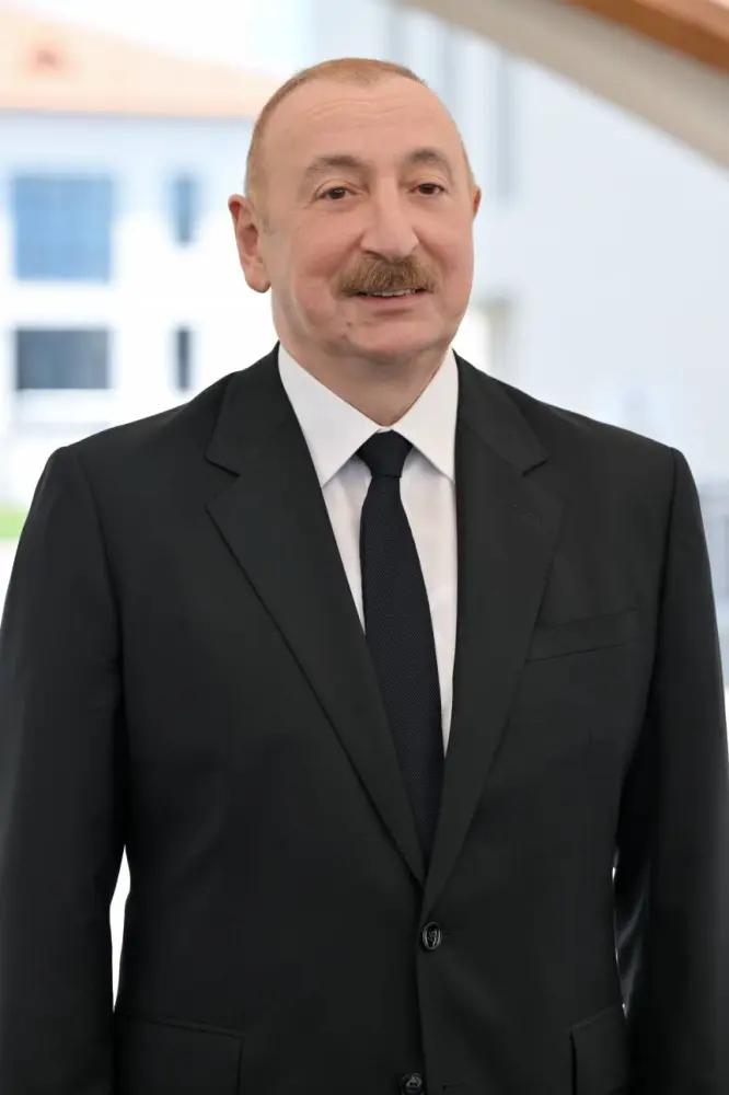 Prezident Şükürbəyli kəndinə köçən sakinlərlə görüşdü – FOTOLAR