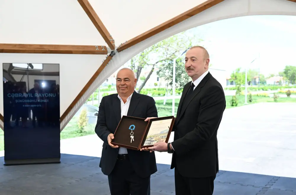 Prezident Şükürbəyli kəndinə köçən sakinlərlə görüşdü – FOTOLAR