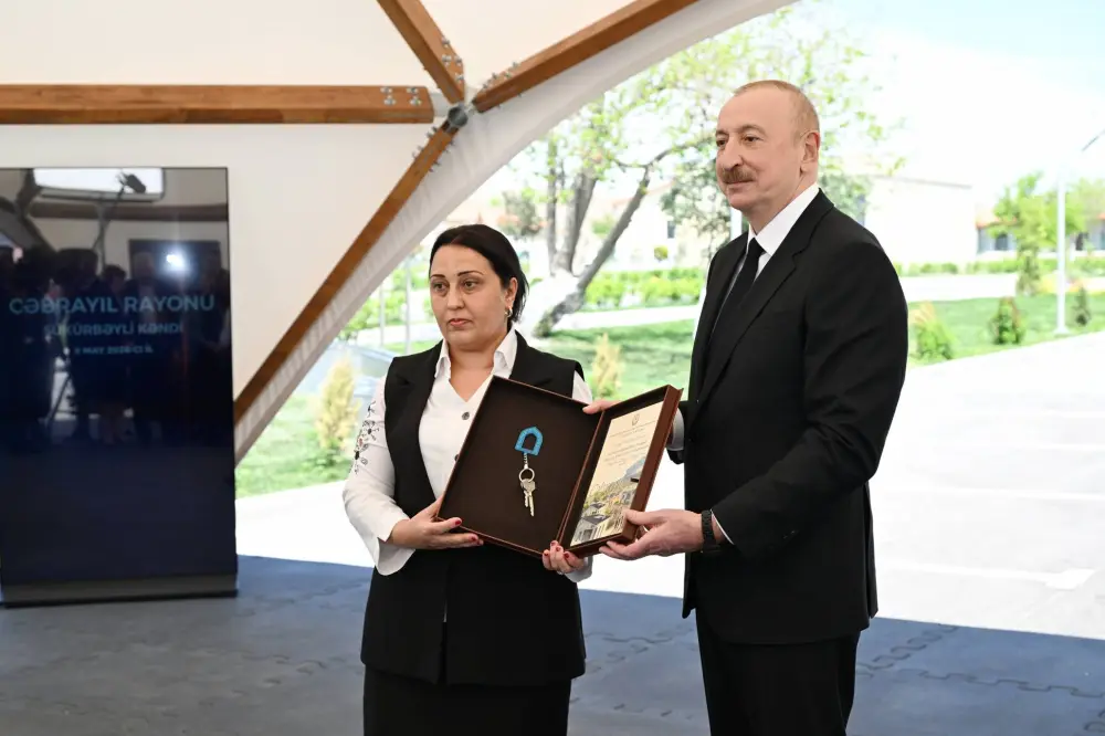 Prezident Şükürbəyli kəndinə köçən sakinlərlə görüşdü – FOTOLAR