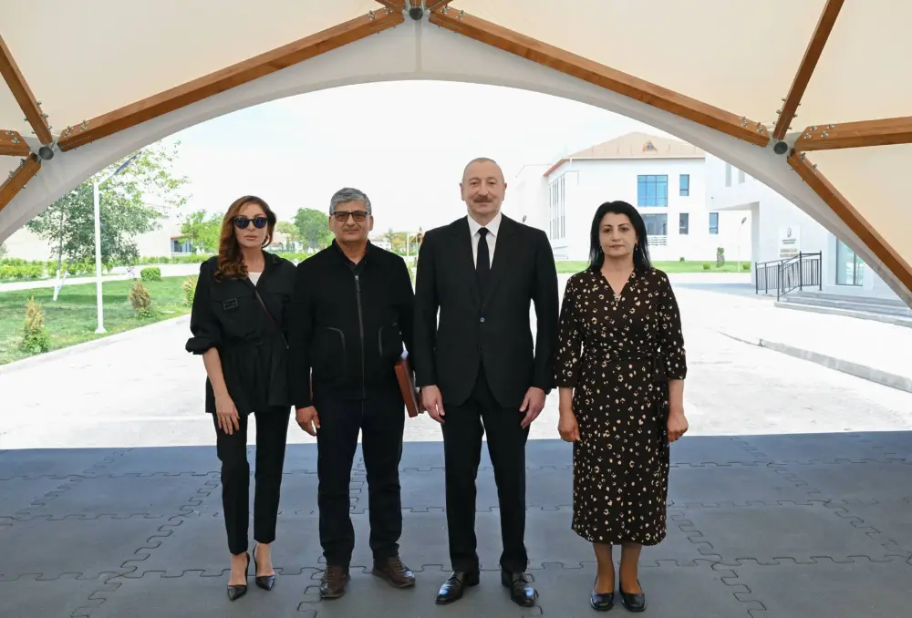 Prezident Şükürbəyli kəndinə köçən sakinlərlə görüşdü – FOTOLAR