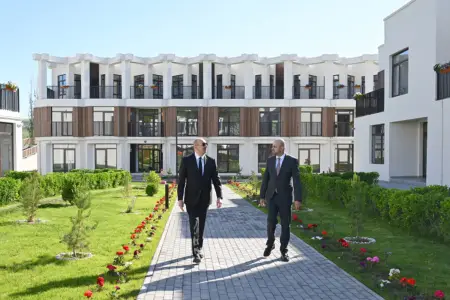 İlham Əliyev Zəngilanda inşa olunmuş ilk yaşayış kompleksinin açılışında - Fotolar