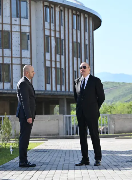 İlham Əliyev Zəngilanda inşa olunmuş ilk yaşayış kompleksinin açılışında - Fotolar