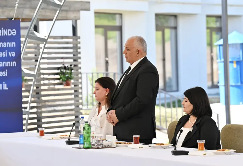İlham Əliyev Zəngilan şəhərindəki ilk yaşayış kompleksinə köçən ailələrlə görüşdü - YENİLƏNDİ