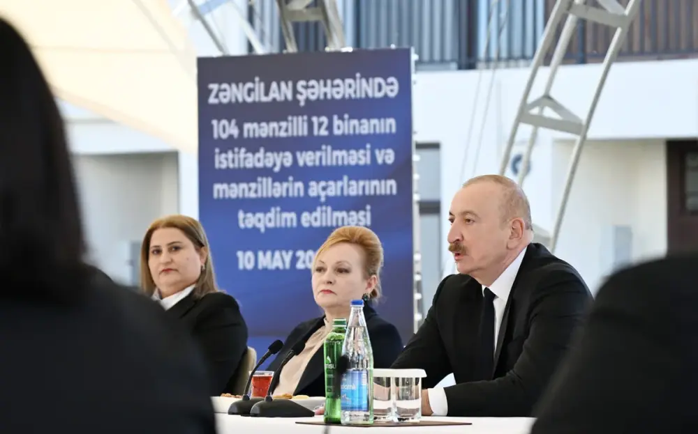 İlham Əliyev Zəngilan şəhərindəki ilk yaşayış kompleksinə köçən ailələrlə görüşdü - YENİLƏNDİ