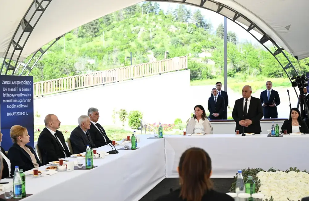 İlham Əliyev Zəngilan şəhərindəki ilk yaşayış kompleksinə köçən ailələrlə görüşdü - YENİLƏNDİ