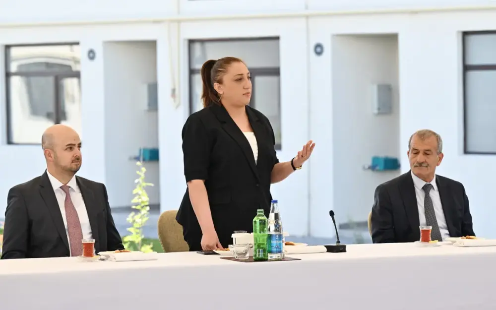 İlham Əliyev Zəngilan şəhərindəki ilk yaşayış kompleksinə köçən ailələrlə görüşdü - YENİLƏNDİ
