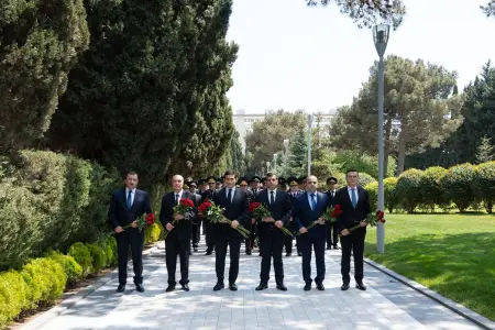 Ədliyyə Nazirliyinin kollektivi Ulu Öndər Heydər Əliyevin məzarını ziyarət etdi - Fotolar