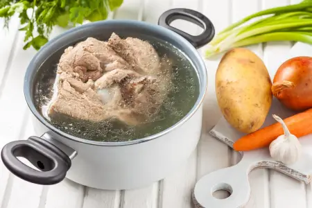 Ucuzdur, amma çox faydalıdır: bu məhsul bulyonu “dərman”a çevirir
