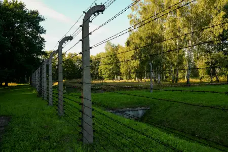 Bu ölkə Ukrayna ilə sərhədi bağladı
