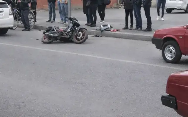 Gəncədə qəza oldu, 22 yaşlı gənc yaralandı – FOTO