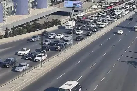 Bakının bir sıra yollarında tıxac var - SİYAHI