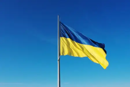 Ukraynanın Azərbaycandakı səfirliyi bayraqlarını endirdi 