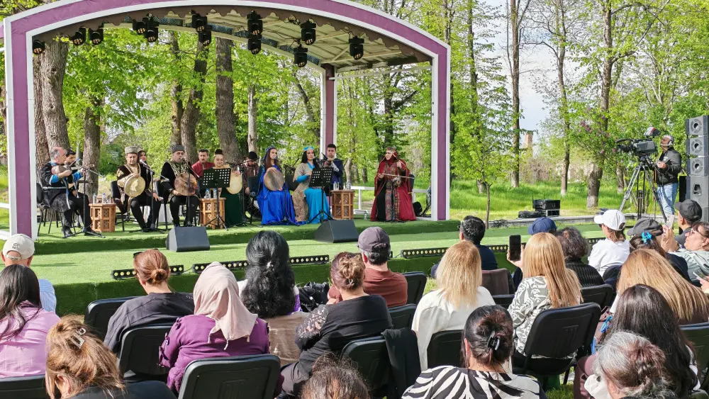 “Xarıbülbül” festivalı konsert proqramı ilə başa çatdı – FOTOLAR
