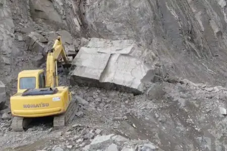 İsmayıllı-Lahıc yolunda uçqun: Hərəkət dayandı - Fotolar
