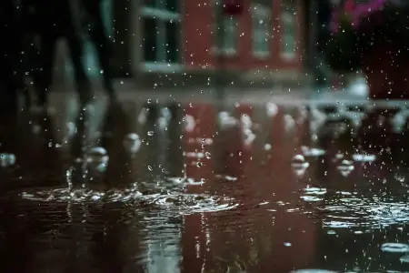 Yağıntılı hava davam edir: Şahdağa qar yağır, İsmayıllının kəndlərinə dolu düşüb