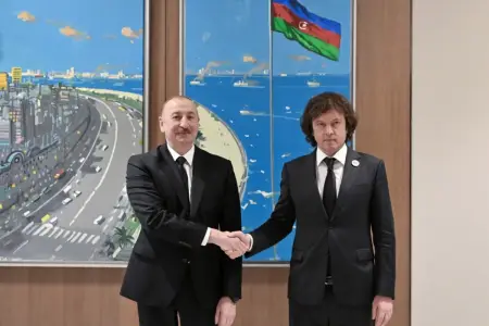 İlham Əliyev Gürcüstanın Baş naziri ilə görüşdü - Sənədlər imzalandı - FOTO