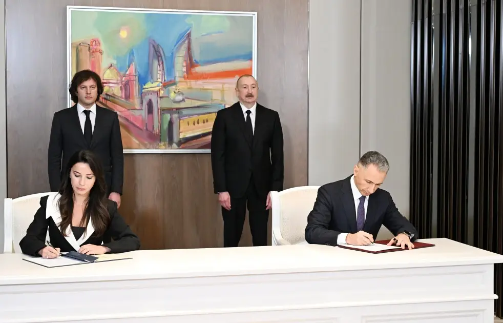 İlham Əliyev Gürcüstanın Baş naziri ilə görüşdü - Sənədlər imzalandı - FOTO