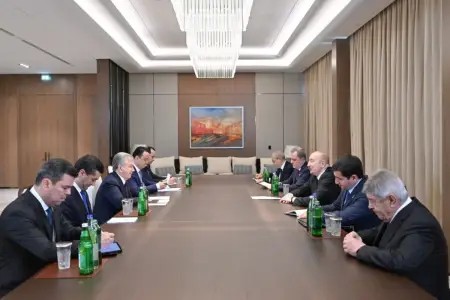 İlham Əliyev Şavkat Mirziyoyevlə görüşdü