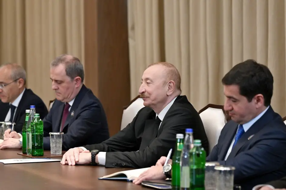 İlham Əliyev Şavkat Mirziyoyevlə görüşdü