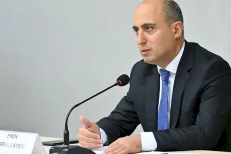Nazir prorektoru işdən çıxardı - FOTO