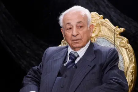 "Görürsən, bu adam əməliyyatlıqdır, niyə onu xəstəxanaya qəbul eləmirsən?"