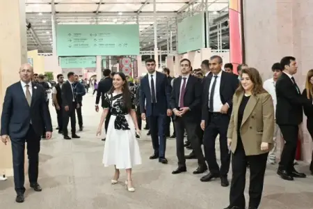Leyla Əliyeva və Arzu Əliyeva "Urban Expo" sərgisi ilə tanış oldular