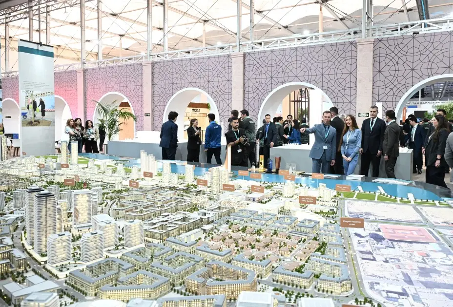 Leyla Əliyeva və Arzu Əliyeva "Urban Expo" sərgisi ilə tanış oldular