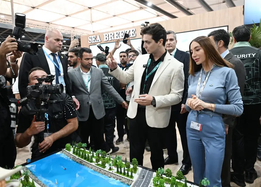 Leyla Əliyeva və Arzu Əliyeva "Urban Expo" sərgisi ilə tanış oldular