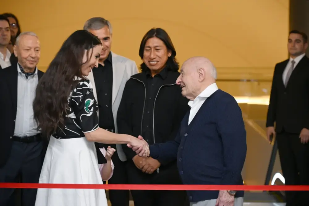 Heydər Əliyev Mərkəzində perulu rəssamın fərdi sərgisinin açılışı oldu