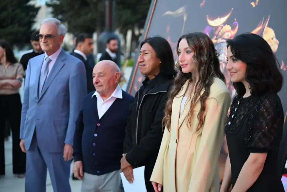 Heydər Əliyev Mərkəzində perulu rəssamın fərdi sərgisinin açılışı oldu