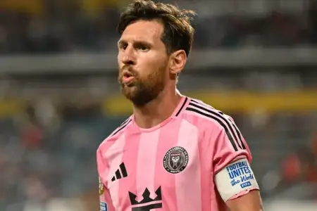 Lionel Messi rəsmən milyarder oldu