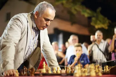 Rusiya Harri Kasparovu beynəlxalq axtarışa verdi