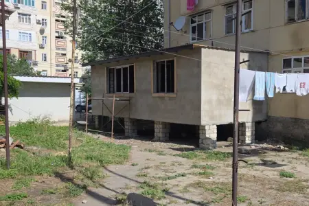 Sumqayıtda qanunsuz tikili söküldü - Video