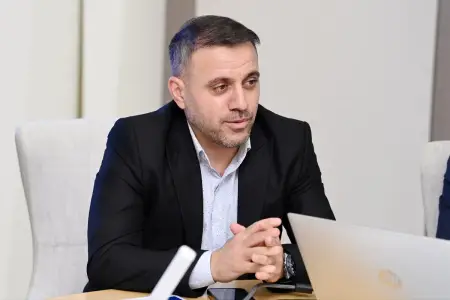 "Şamaxı" Ayxan Abbasovla vidalaşdı