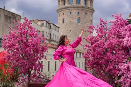 66 yaşlı Nazpəridən İstanbul - Fotosessiyası