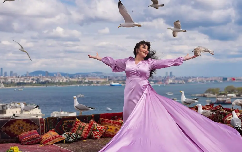 66 yaşlı Nazpəridən İstanbul - Fotosessiyası